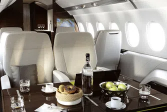 Как изглежда частен самолет Falcon 5X за 45 млн. долара?