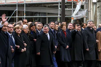 "Голям резил": Оланд не прегърна Давутоглу на Републиканския марш