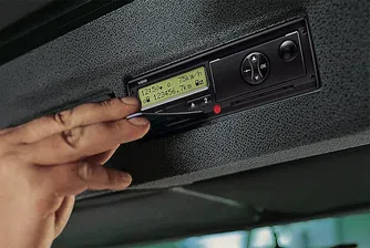 Снабдяват колите с черни кутии