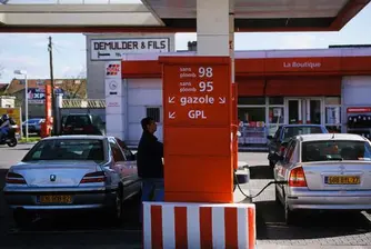 Лукойл намалява цените на горивата на едро