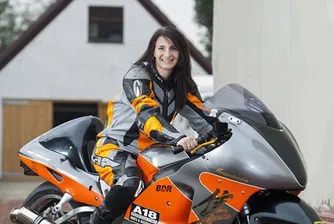 Най-бързата жена оцеля при падане със скорост от 406 км/ч