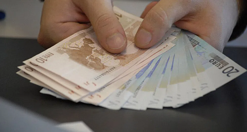 Лихвите по депозитите продължават да падат