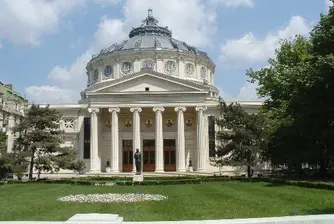 Romanian economy seen contracting 1.9 pct in 2010