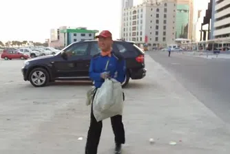 Милионер става в 5 часа всяка сутрин, за да събира боклуци
