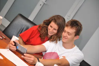 Деца от приемни семейства се учат на интернет грамотност в Мтел