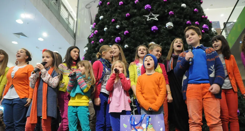 Първите коледни светлини на София грейнаха в The Mall