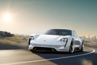 Porsche представи модел с място за работа