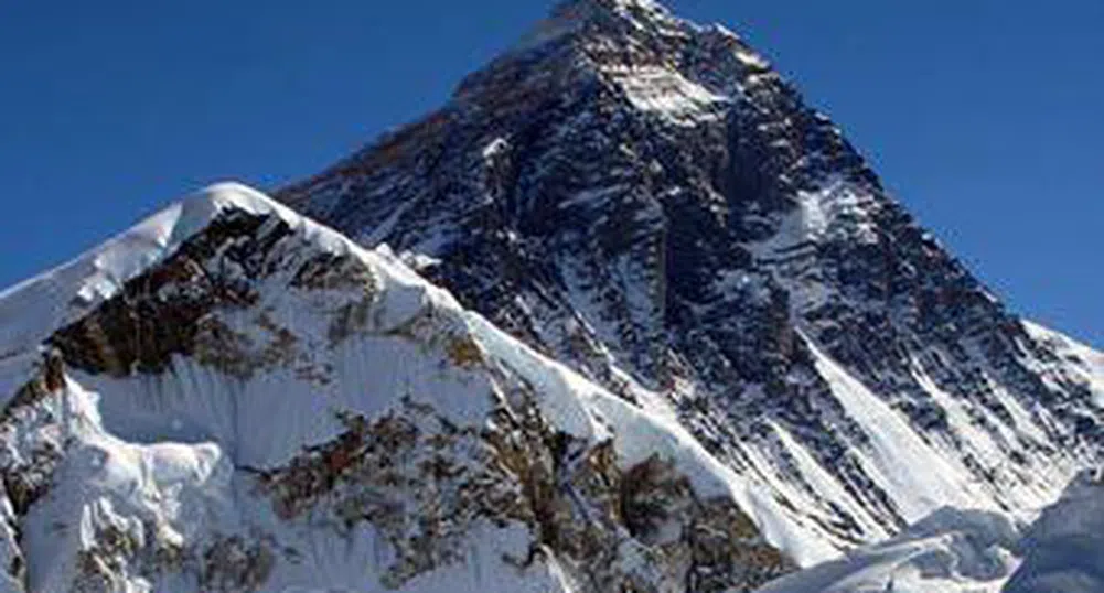 Почистват Еверест