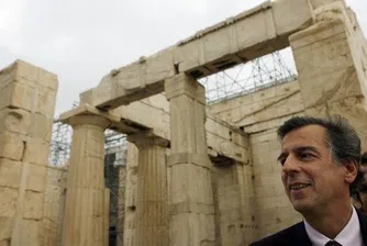 Гръцки министър на транспорта кара джип с фалшиви номера