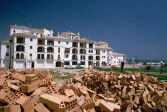 Началното строителство в САЩ пада с 4% през декември