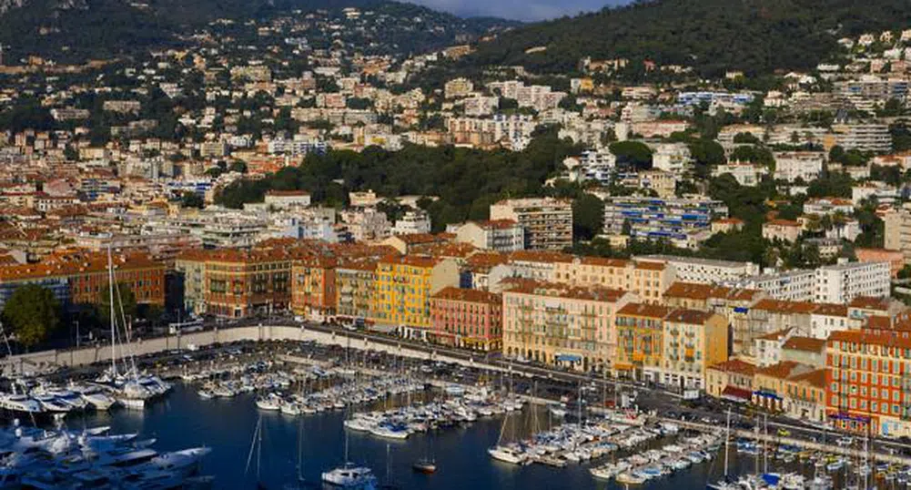 Цените на ваканционните имоти се сринаха със 70 на сто