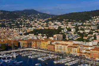 Цените на ваканционните имоти се сринаха със 70 на сто