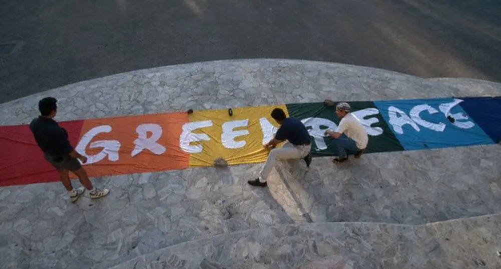 Greenpeace превзе петролна платформа
