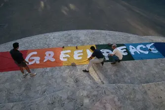 Greenpeace превзе петролна платформа