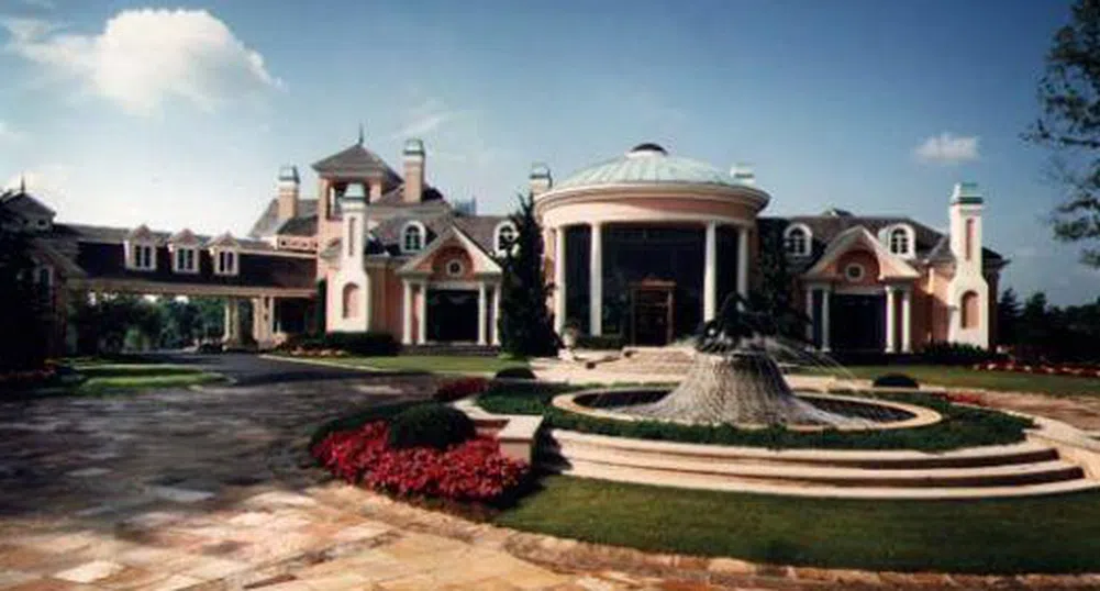 Строиш къща за 25 млн. и я продаваш за 7.6 млн. долара