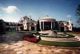 Строиш къща за 25 млн. и я продаваш за 7.6 млн. долара