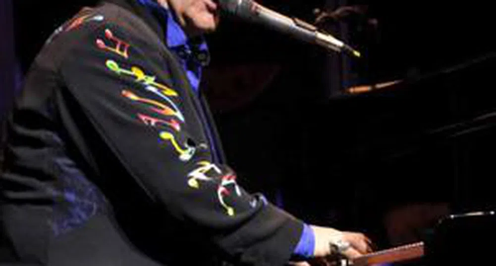 В Неапол платили хонорар на Елтън Джон с европари