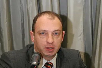 Промени в ръковoдството на Лев Инс