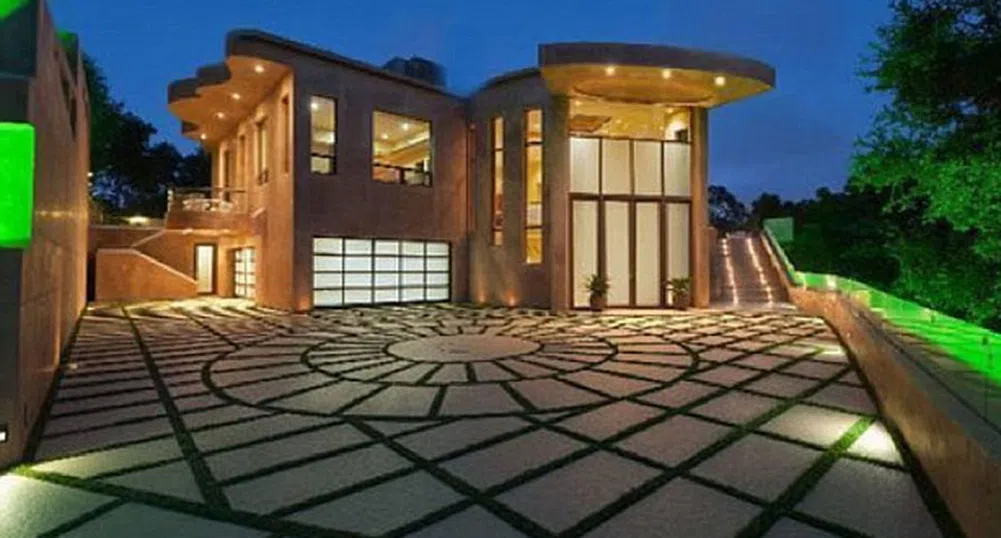 Риана се глези в имение за 12 млн. долара