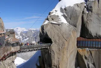 Още от най-необикновените и страховити мостове по цял свят