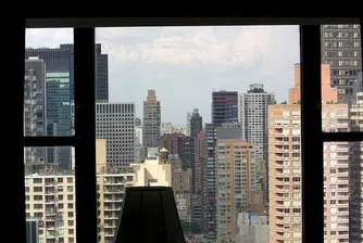 Цените на апартаментите в Манхатън продължават да падат