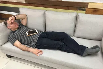 Когато шефът заспи на работа...