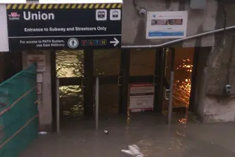 Торонто два метра под вода