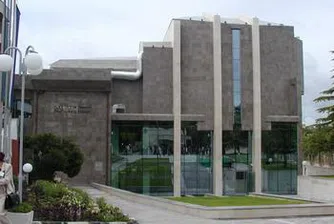 Карол и Варненски свободен университет си сътрудничат