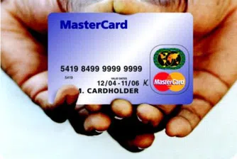 Половината картодържатели знаят колко плащат за картата си