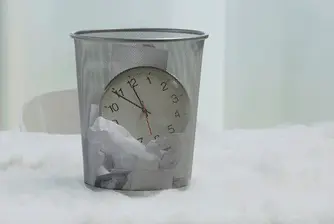 Днес местим часовниците