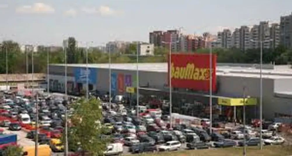 Собственикът на Baumax продава картини, за да спаси веригата