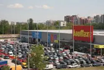 Собственикът на Baumax продава картини, за да спаси веригата