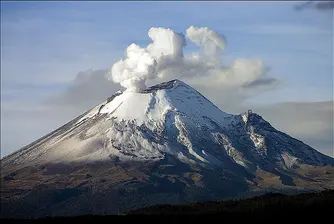 Вулканът Popocatépetl заля Мексико с пепел