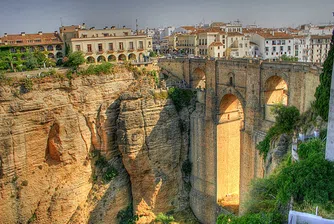 Пет града, построени на ръба на скалата