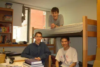 Шестима в тристаен?