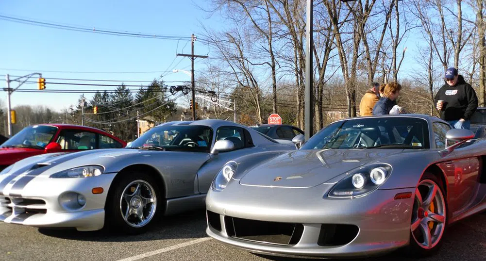 Кафене събира коли за милиони два пъти в месеца