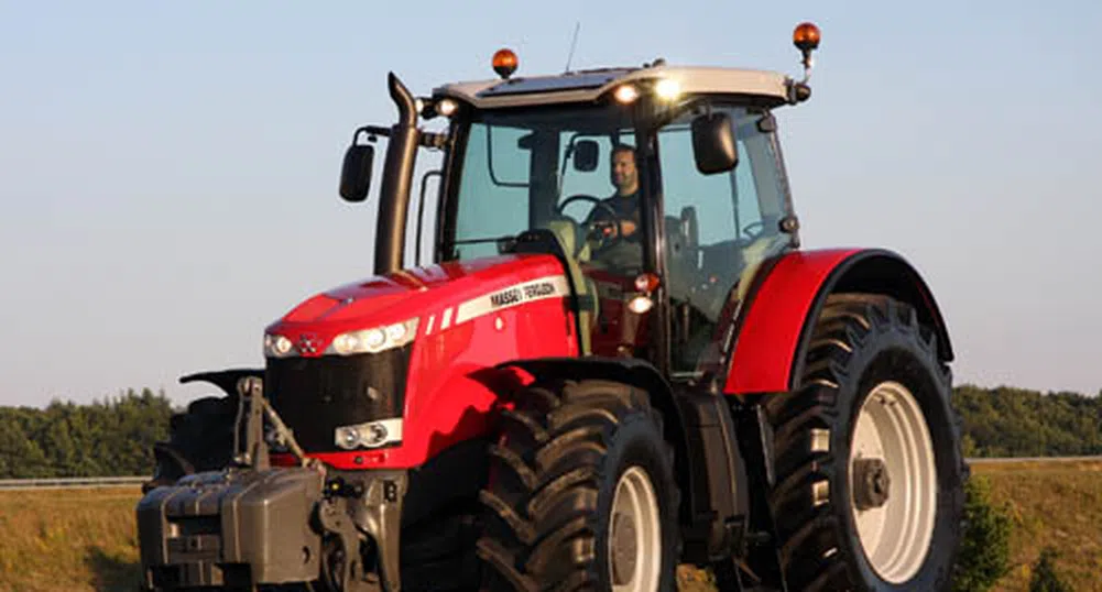 Протестен парад на трактори в центъра на София