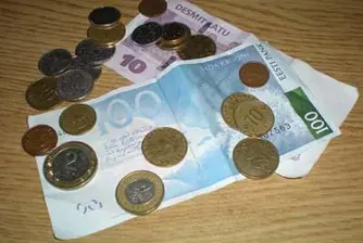 Латвия може да девалвира националната си валута
