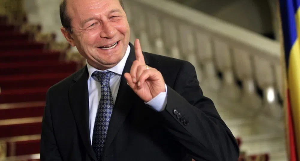 Румънският президент отново се прояви като лош шофьор