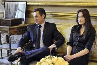 Карла Бруни нарече френските журналисти глупаци