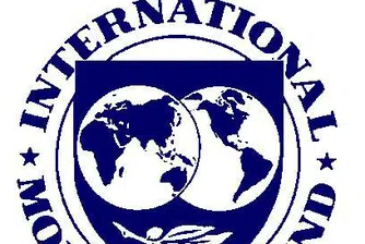 МВФ: Кабинетът в София много говори, води рискова политика