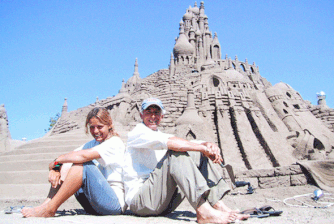 Той напусна работа, за да строи пясъчни замъци