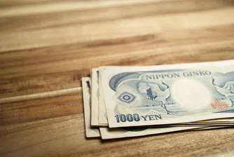 Работници разрушиха къща и си намериха 250 хил. евро под нея