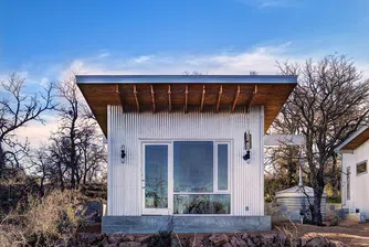 Приятели си построиха град, където да остареят заедно