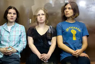 Pussy Riot с нов клип срещу Путин и петролната индустрия (видео)