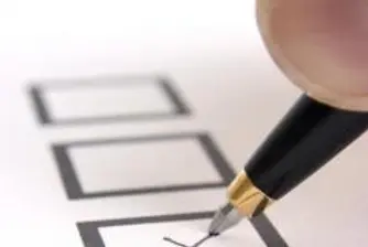 Дълги опашки пред изборните секции у нас