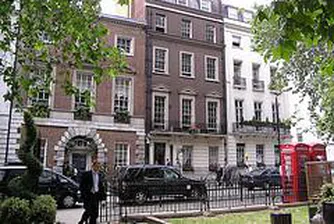 Великобритания с най-голям спад в цените на жилищата