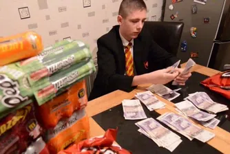 Британски ученик заработил 14 000 паунда от търговия в училище