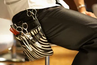 ЕС забранява токчета и бижута на фризьорките