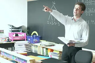 700 лева е средната учителска заплата у нас